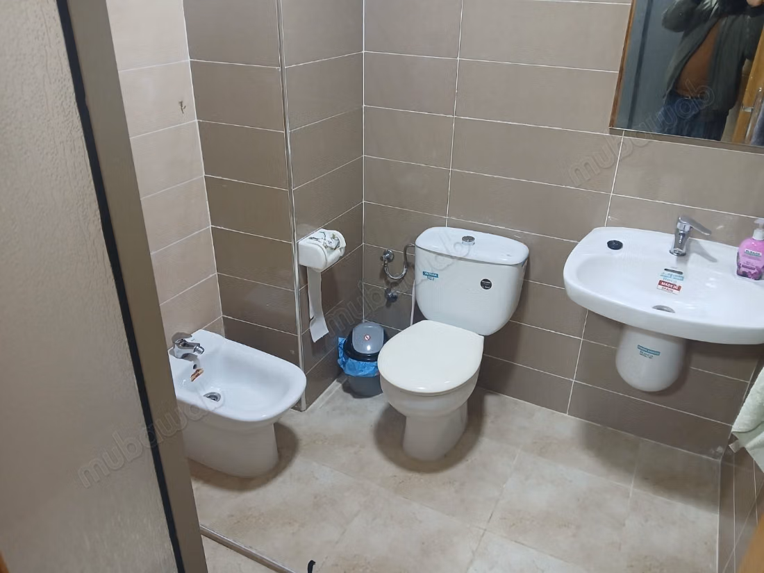 Appartement à louer à Khouribga. 4 pièces magnifiques. Antenne parabolique et sécurité.