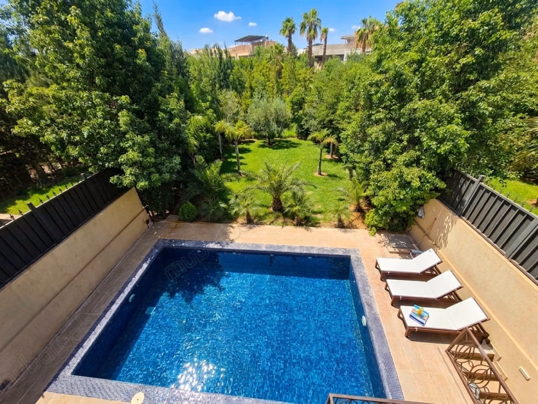Villa moderna HT semi amueblada en el golf Argan