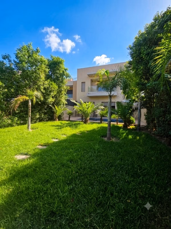 Moderne semi-gemeubileerde villa aan de Argan Golf