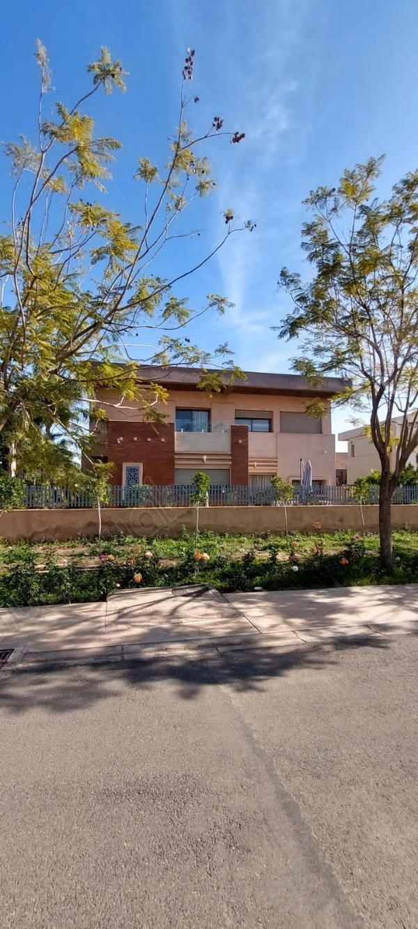 Villa de luxe à vendre à Route de l'Ourika. 
1 Pièce. Meublé