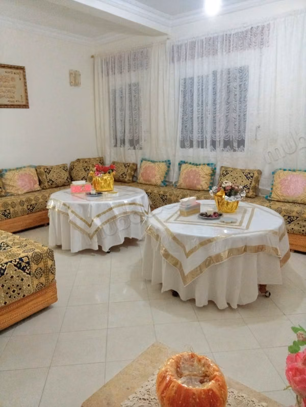 Magnificent apartment for sale. 2 beautiful rooms. Reinforced door, traditional Moroccan lounge