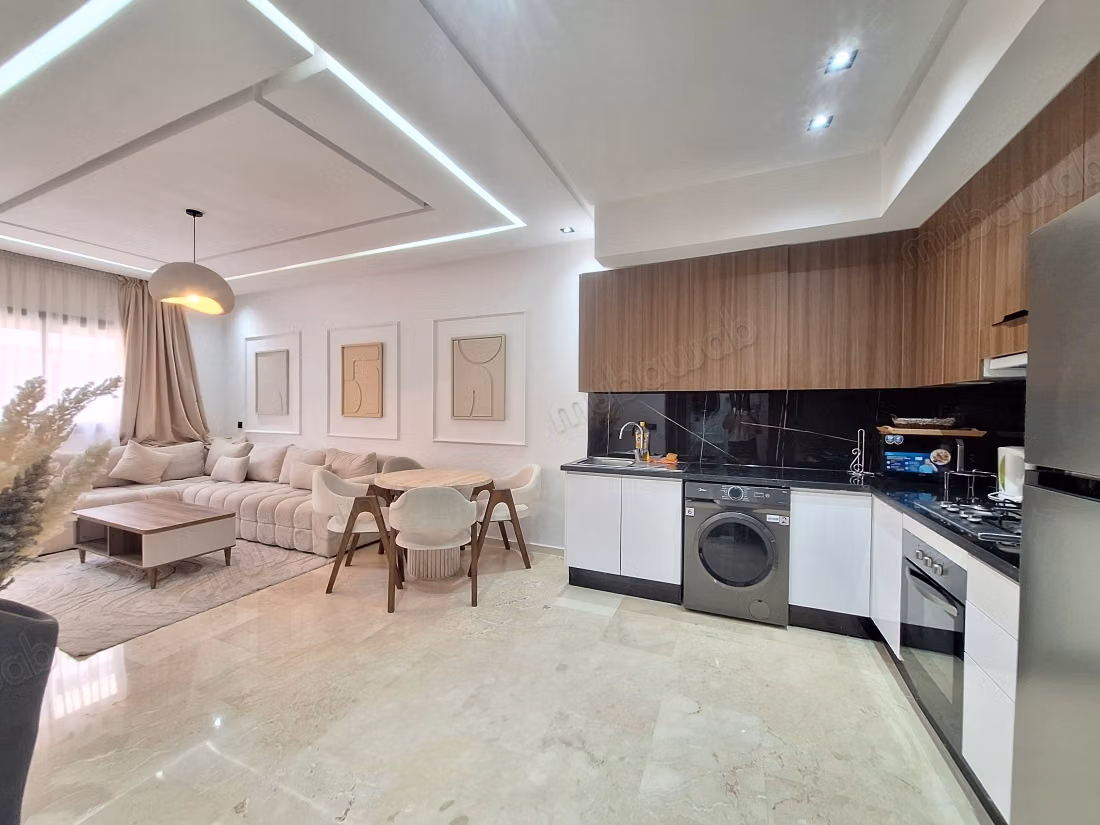 Vente d'un bel appartement à Hivernage. 2 grandes pièces. Meublé — 3