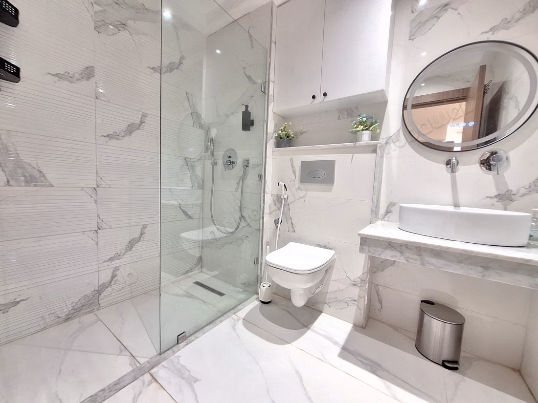 Vente d'un bel appartement à Hivernage. 2 grandes pièces. Meublé — 5