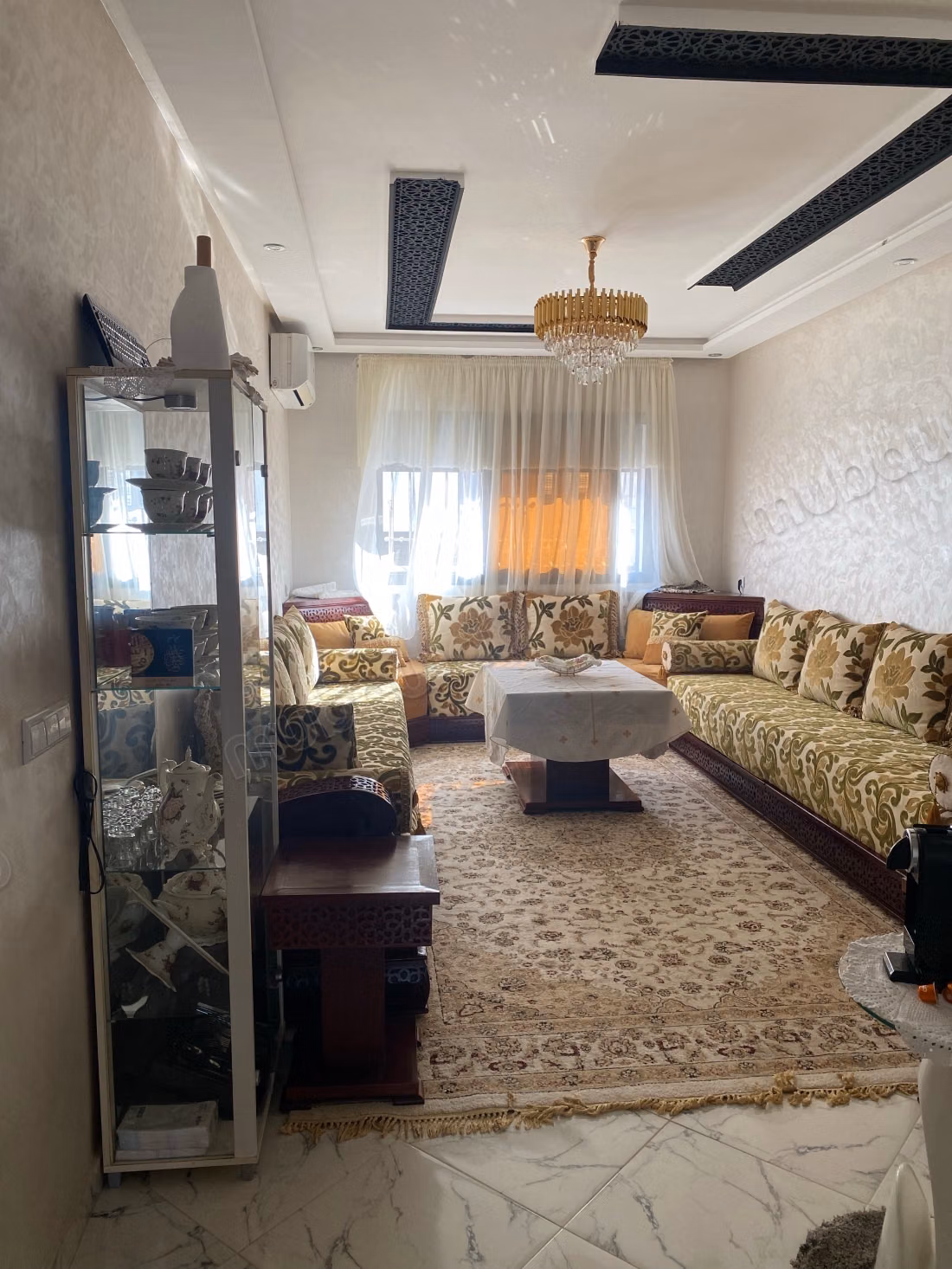 Mooie appartement voor dagelijkse verhuur in de buurt van Saïd Hajji. Sterke deur, Marokkaanse salon