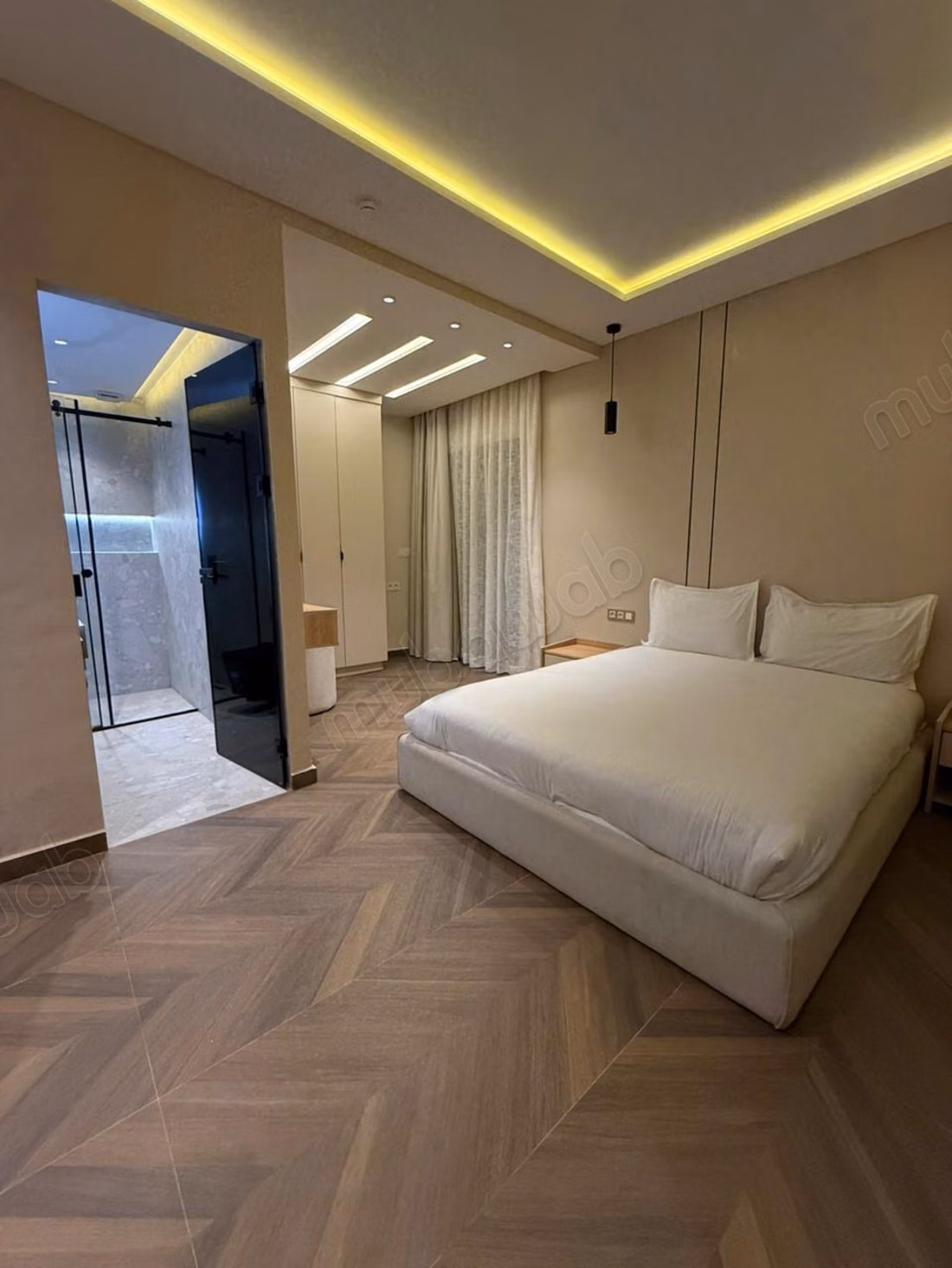 Villas de lujo en alquiler en Bahrawiyin. 6 habitaciones maravillosas. Con ascensor y balcón