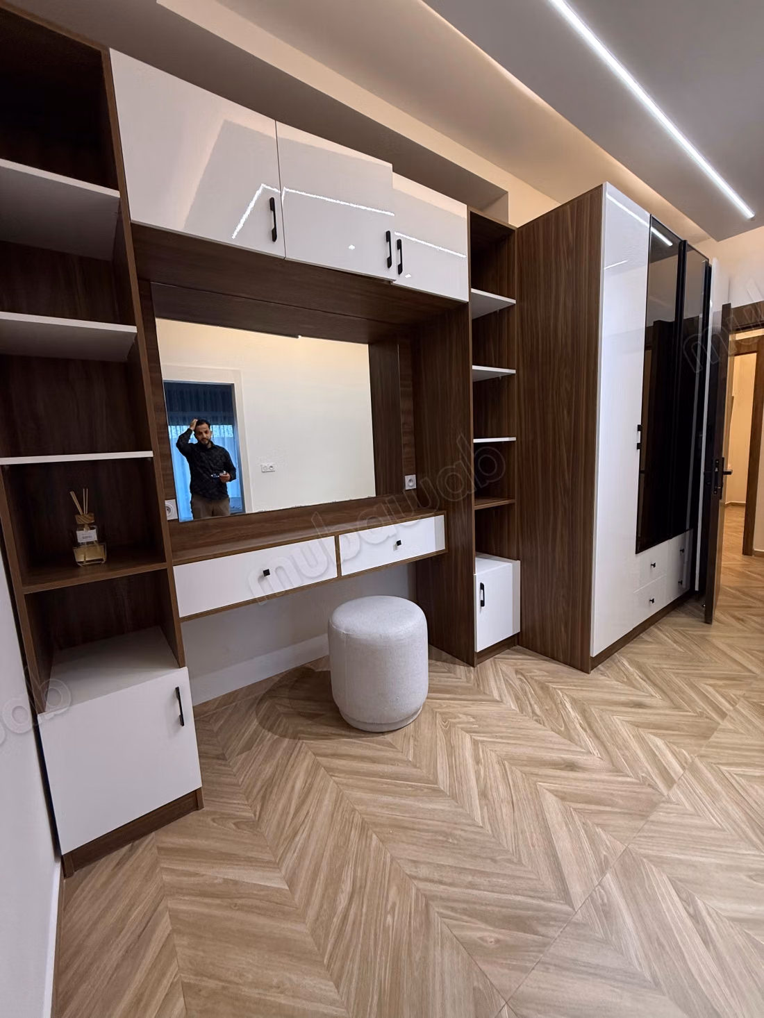 Villas de lujo en alquiler en Bahrawiyin. 6 habitaciones maravillosas. Con ascensor y balcón