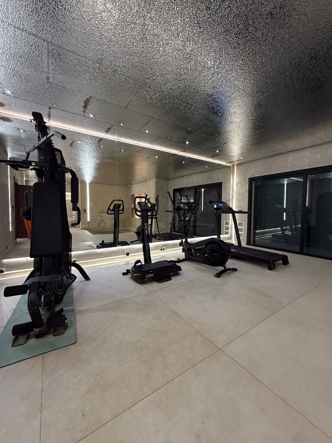 Villas de lujo en alquiler en Bahrawiyin. 6 habitaciones maravillosas. Con ascensor y balcón