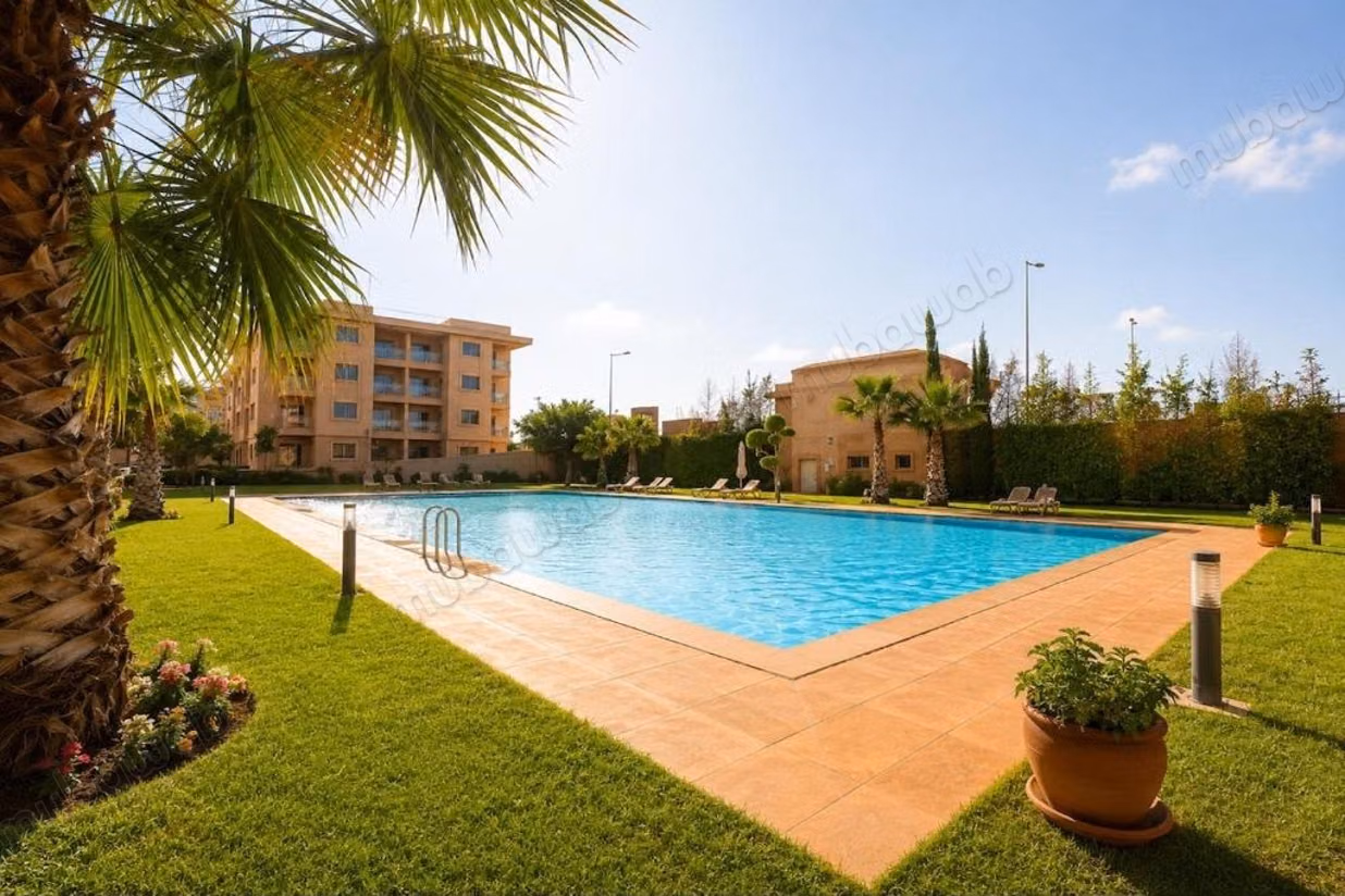 Bell'appartamento in una residenza con piscina
