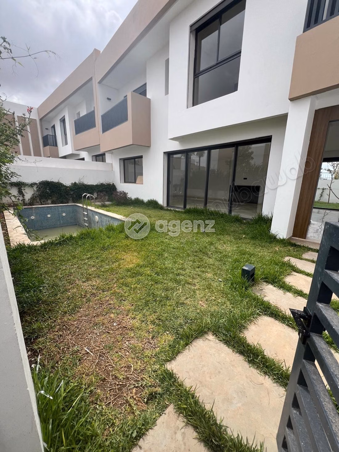 Villa en alquiler 300 m², 4 habitaciones Sidi Maarouf Casablanca