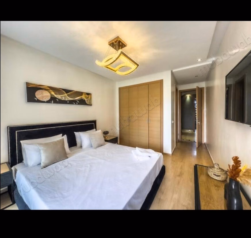 Beautiful apartment for rent on Boulevard Med 6. 5 rooms. Well furnished
