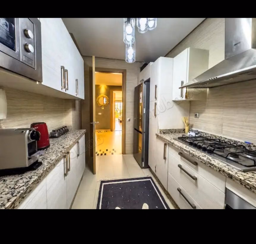 Beautiful apartment for rent on Boulevard Med 6. 5 rooms. Well furnished
