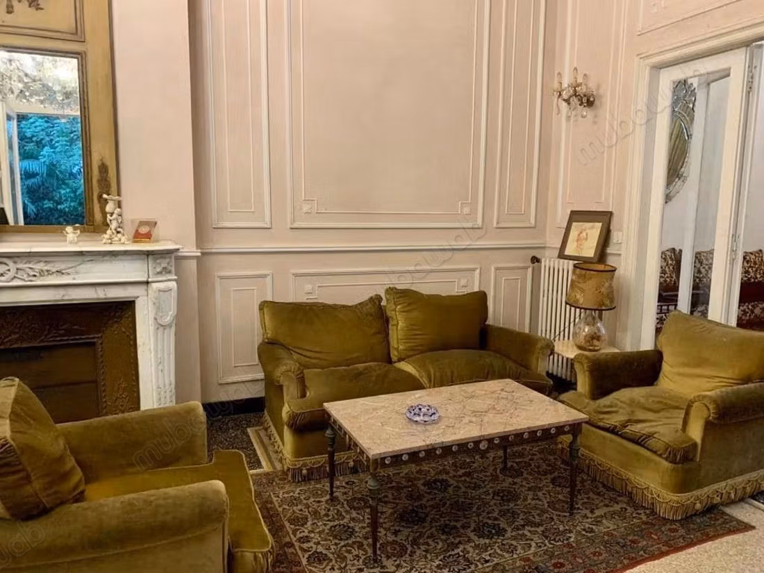 Splendide villa à vendre à Palmier. Superficie 1060 m². Belle terrasse et jardin