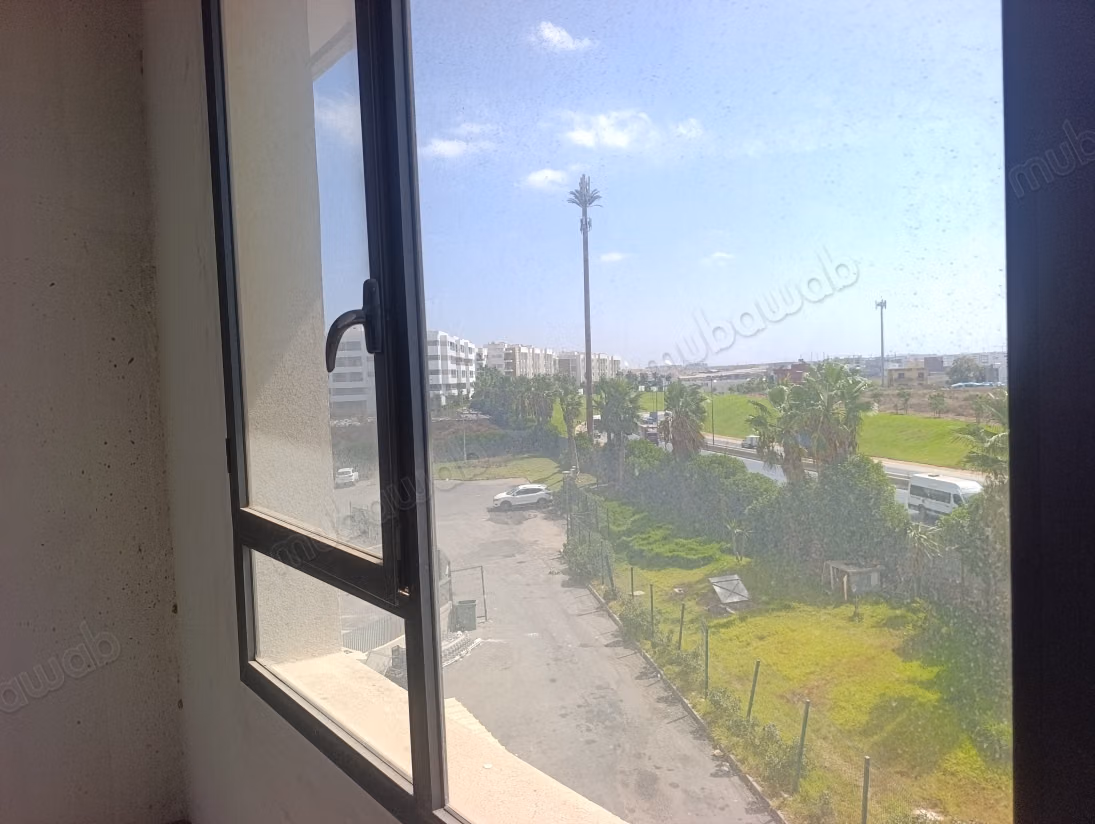 Commercial space for rent in Almaz. Area of 113 m². Concierge service available