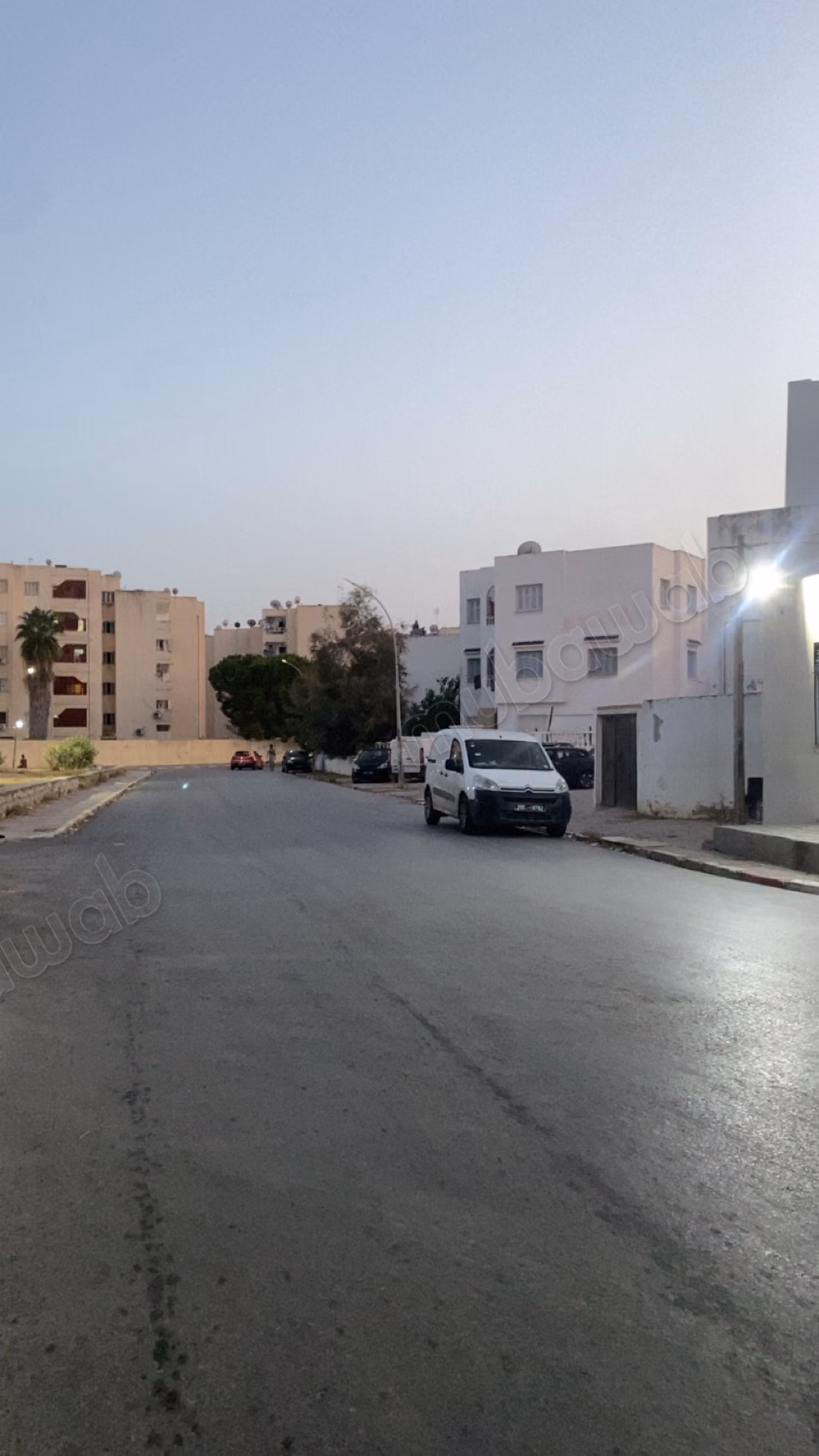 شقة رائعة للبيع في الموروج 1. 3 غرف جميلة. أماكن لوقوف السيارات