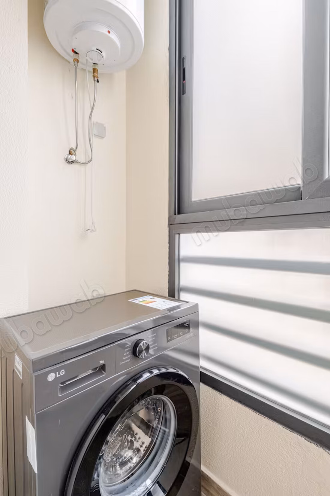 Nuovo di alto livello con aria condizionata, parcheggio privato, fibra