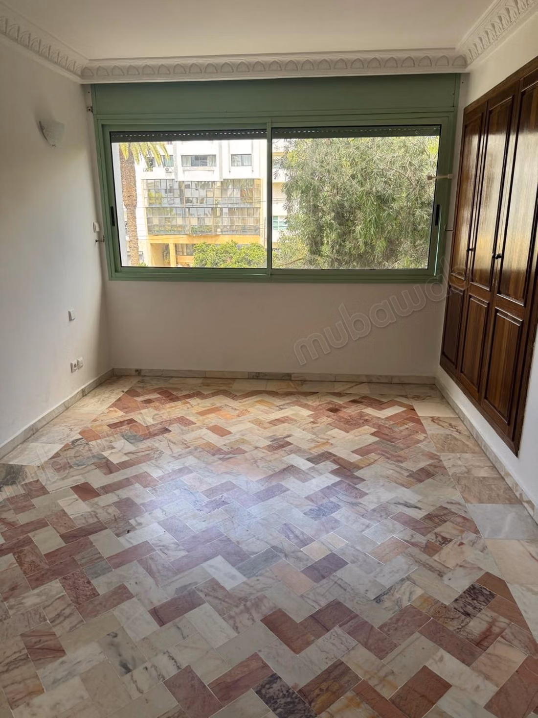 Bell'appartamento in vendita a Maârif. 4 belle camere. Camino e servizio di portineria