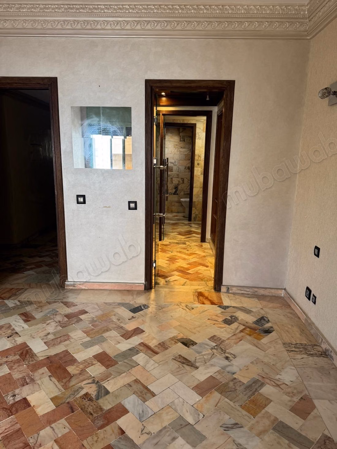 Bell'appartamento in vendita a Maârif. 4 belle camere. Camino e servizio di portineria