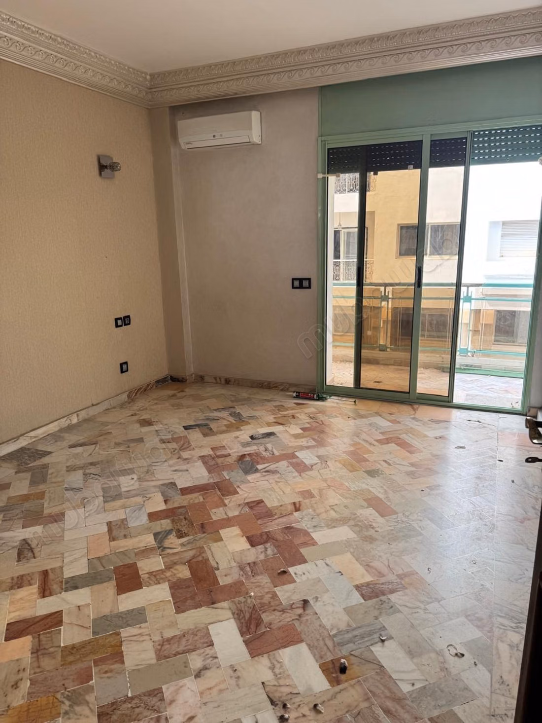 Bell'appartamento in vendita a Maârif. 4 belle camere. Camino e servizio di portineria