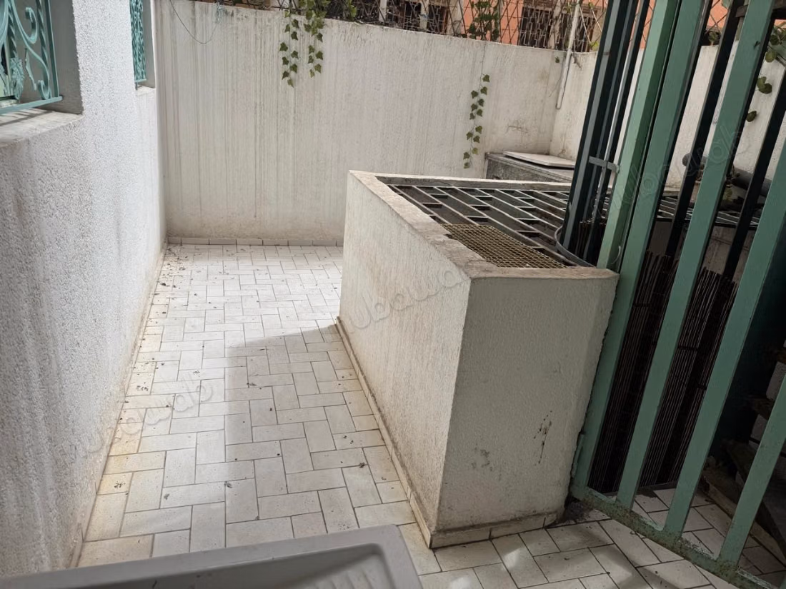 Bell'appartamento in vendita a Maârif. 4 belle camere. Camino e servizio di portineria
