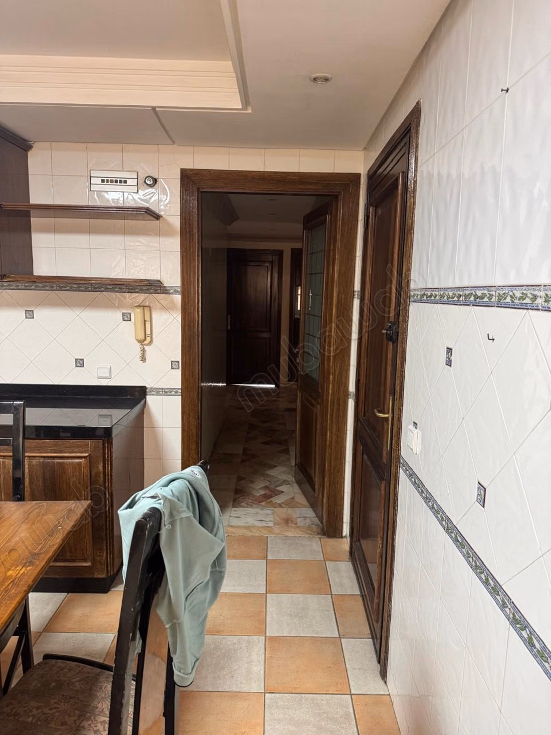 Bell'appartamento in vendita a Maârif. 4 belle camere. Camino e servizio di portineria