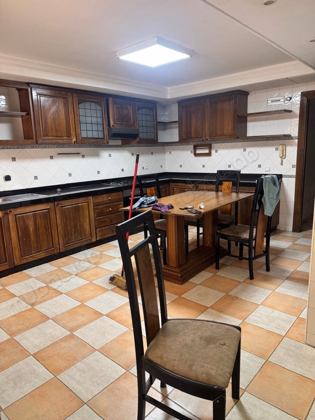 Bell'appartamento in vendita a Maârif. 4 belle camere. Camino e servizio di portineria