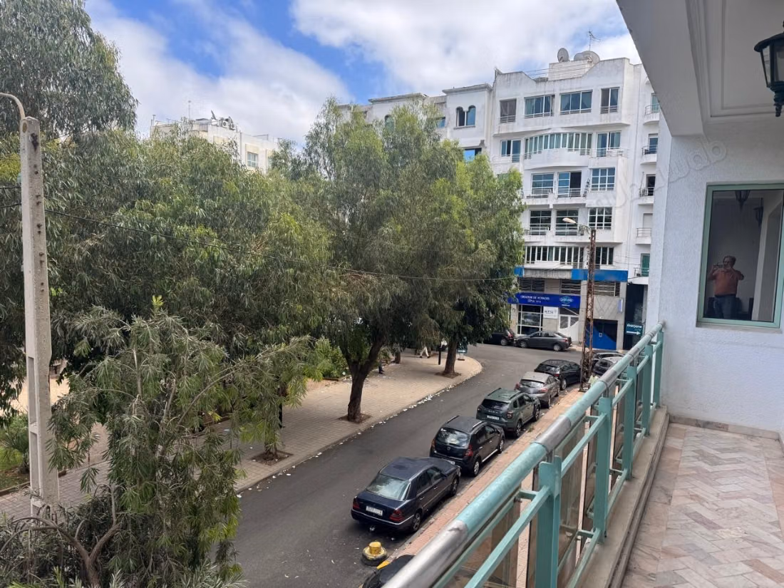 Bell'appartamento in vendita a Maârif. 4 belle camere. Camino e servizio di portineria