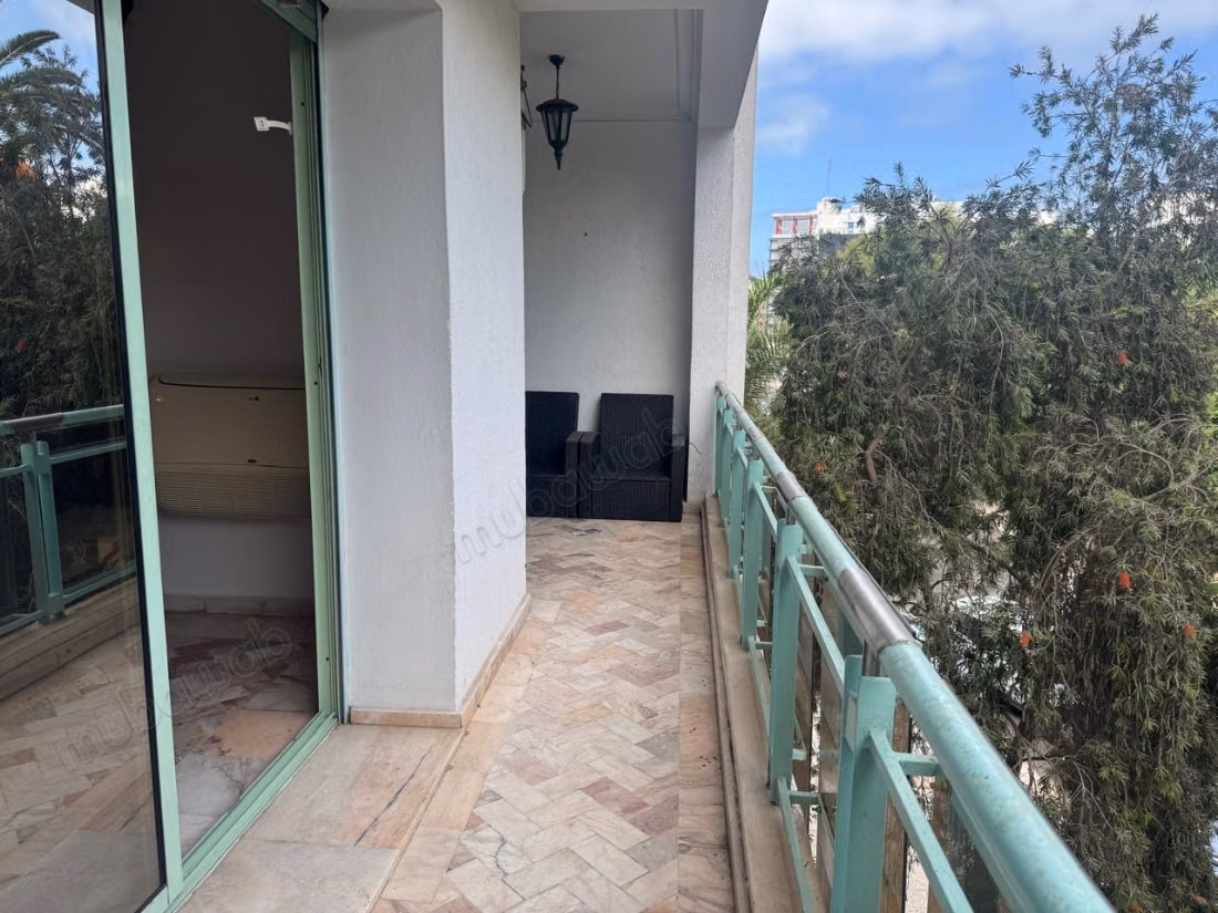 Bell'appartamento in vendita a Maârif. 4 belle camere. Camino e servizio di portineria