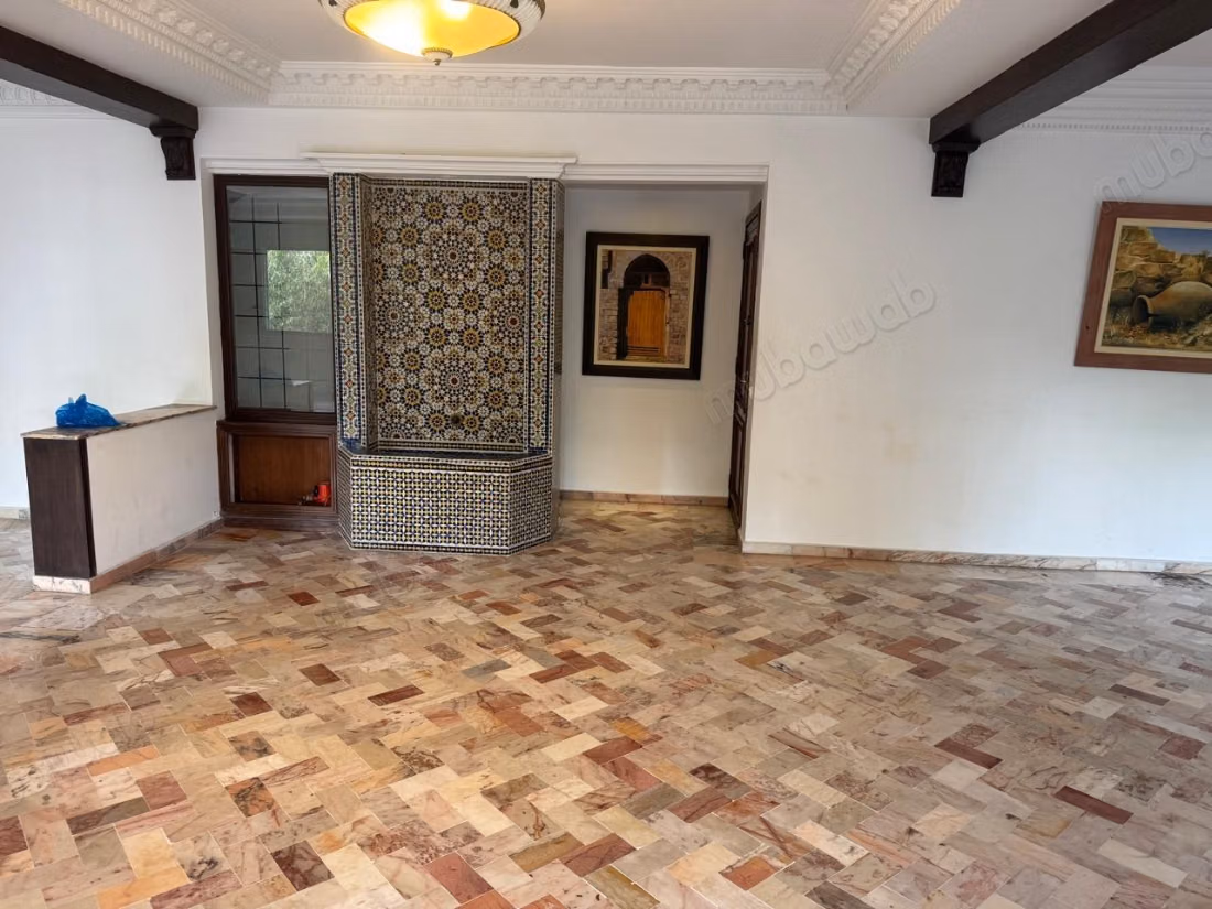 Bell'appartamento in vendita a Maârif. 4 belle camere. Camino e servizio di portineria