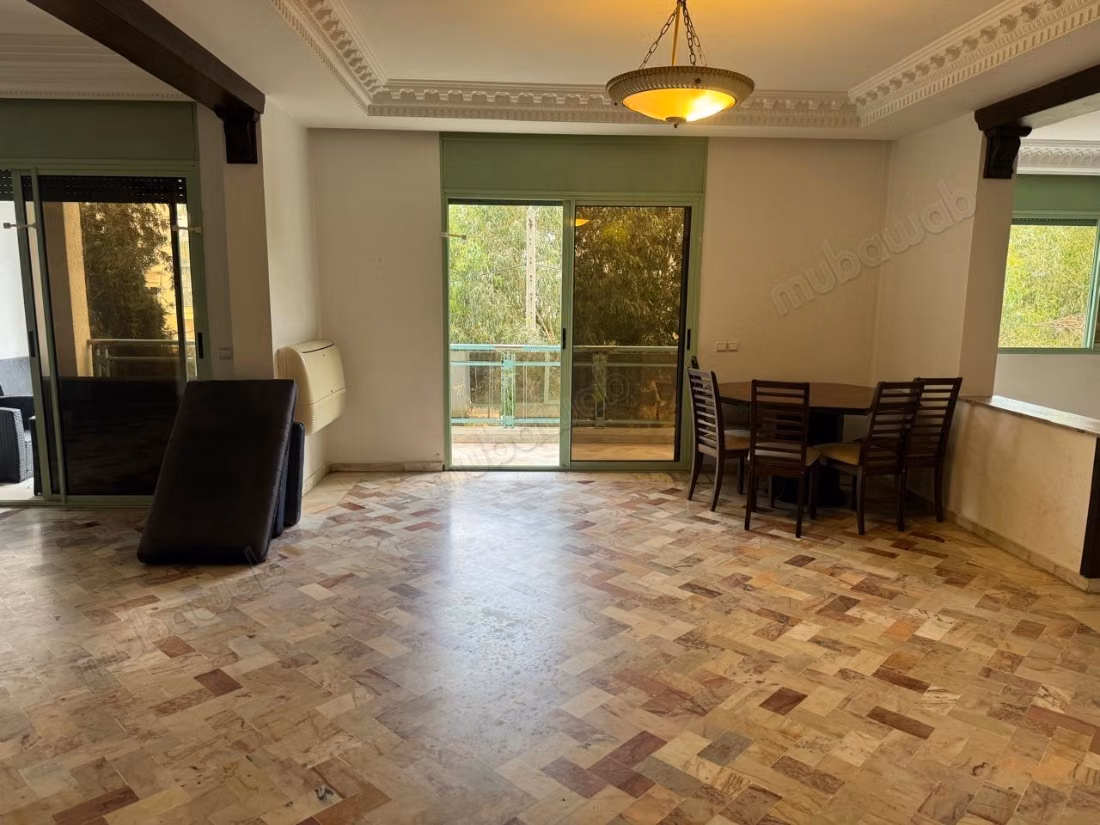 Bell'appartamento in vendita a Maârif. 4 belle camere. Camino e servizio di portineria