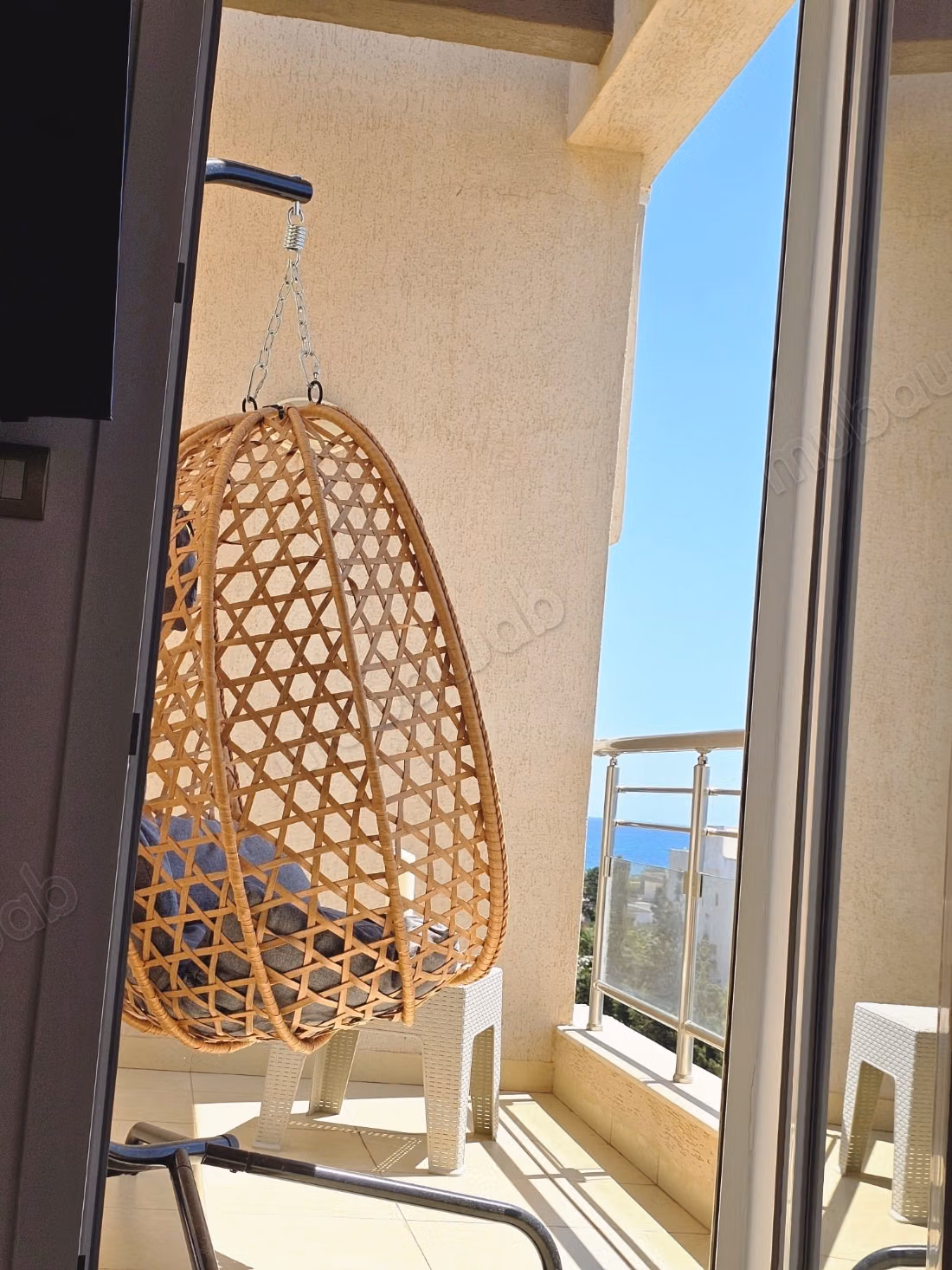 High-end villa for sale. 3 beautiful bedrooms. Well furnished