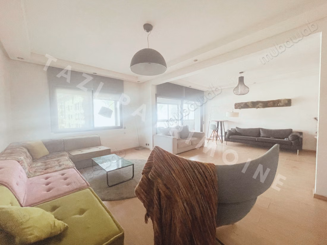 Apartamento de 3 habitaciones con terraza para renovar en residencia cerrada