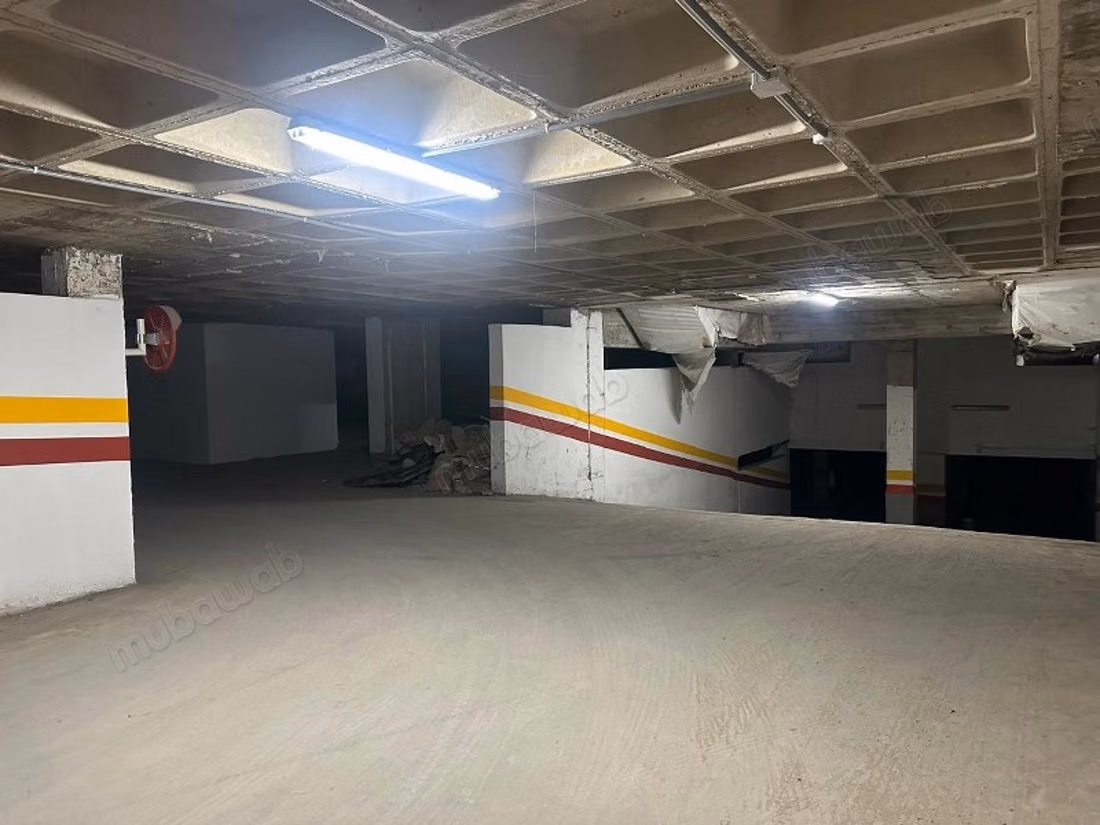 Commercial premises for rent in the basement in Hay Al Oulfa