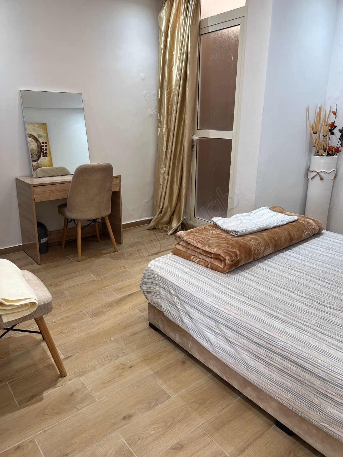 Louez cet appartement à Hay Ach chbanat. 
2 chambres. 
Bien meublé