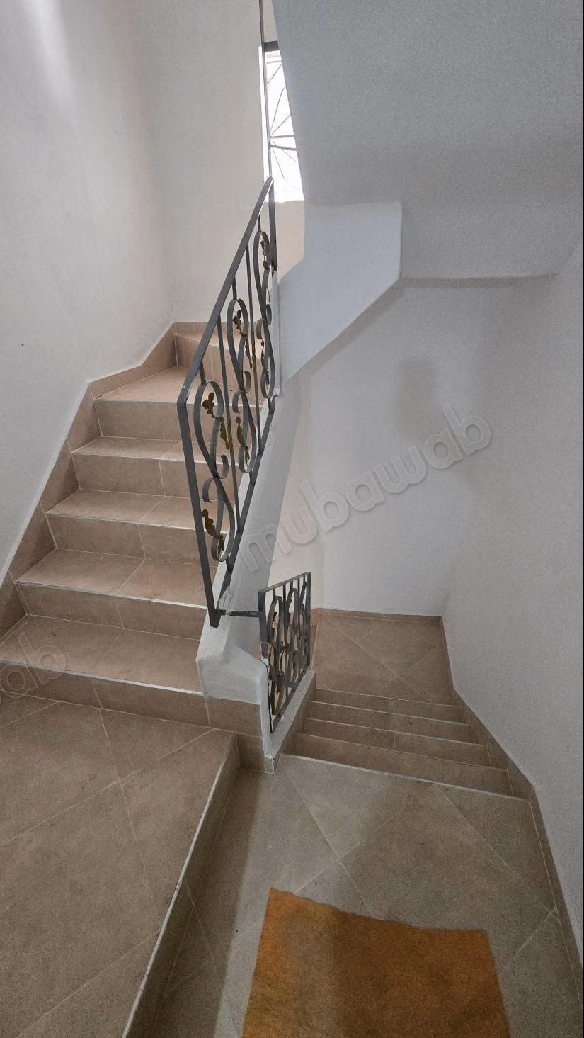 Louer un appartement dans le détroit. Surface totale 75 m². Meublé