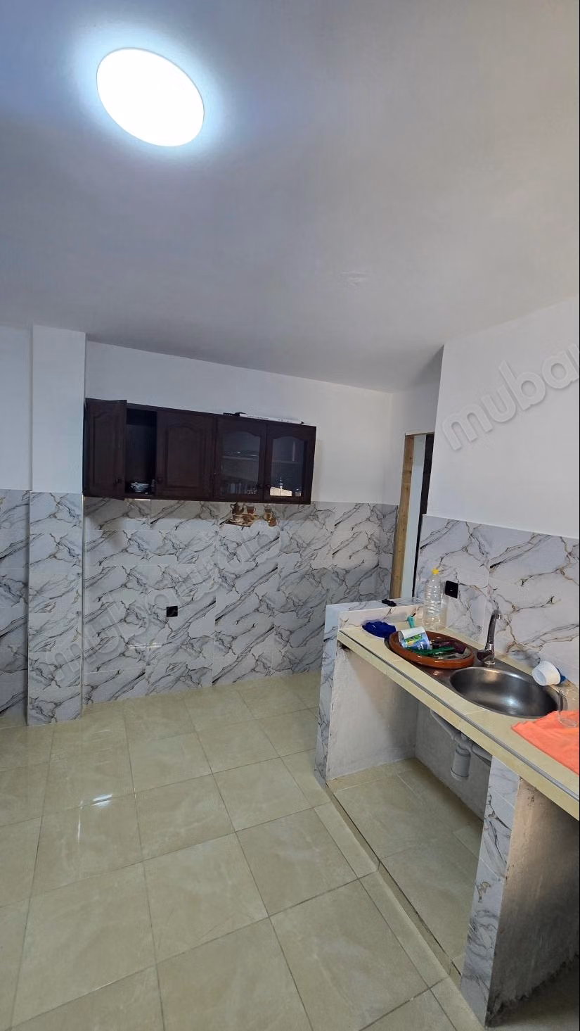 Louer un appartement dans le détroit. Surface totale 75 m². Meublé