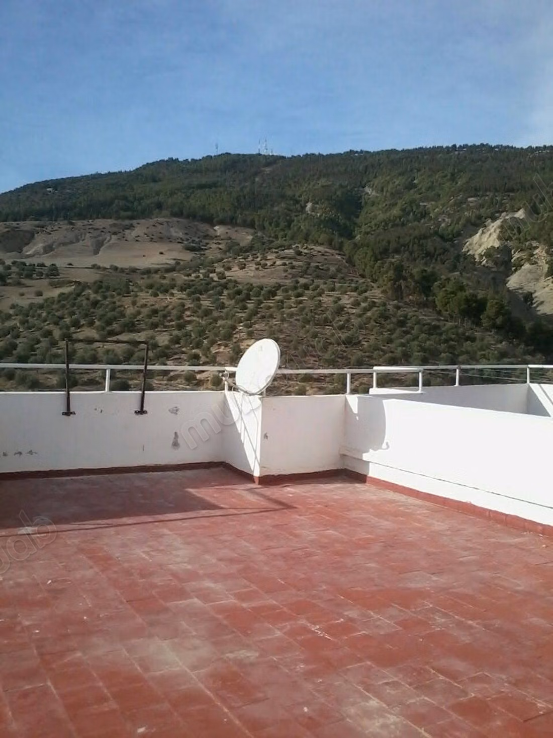 Apartamentos en alquiler en el Barrio Oued Fes. Superficie 105 m². Puerta blindada, seguridad
