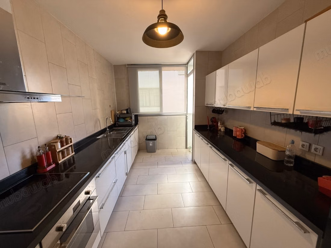 Appartement de 137m2 à vendre 
parking titré box