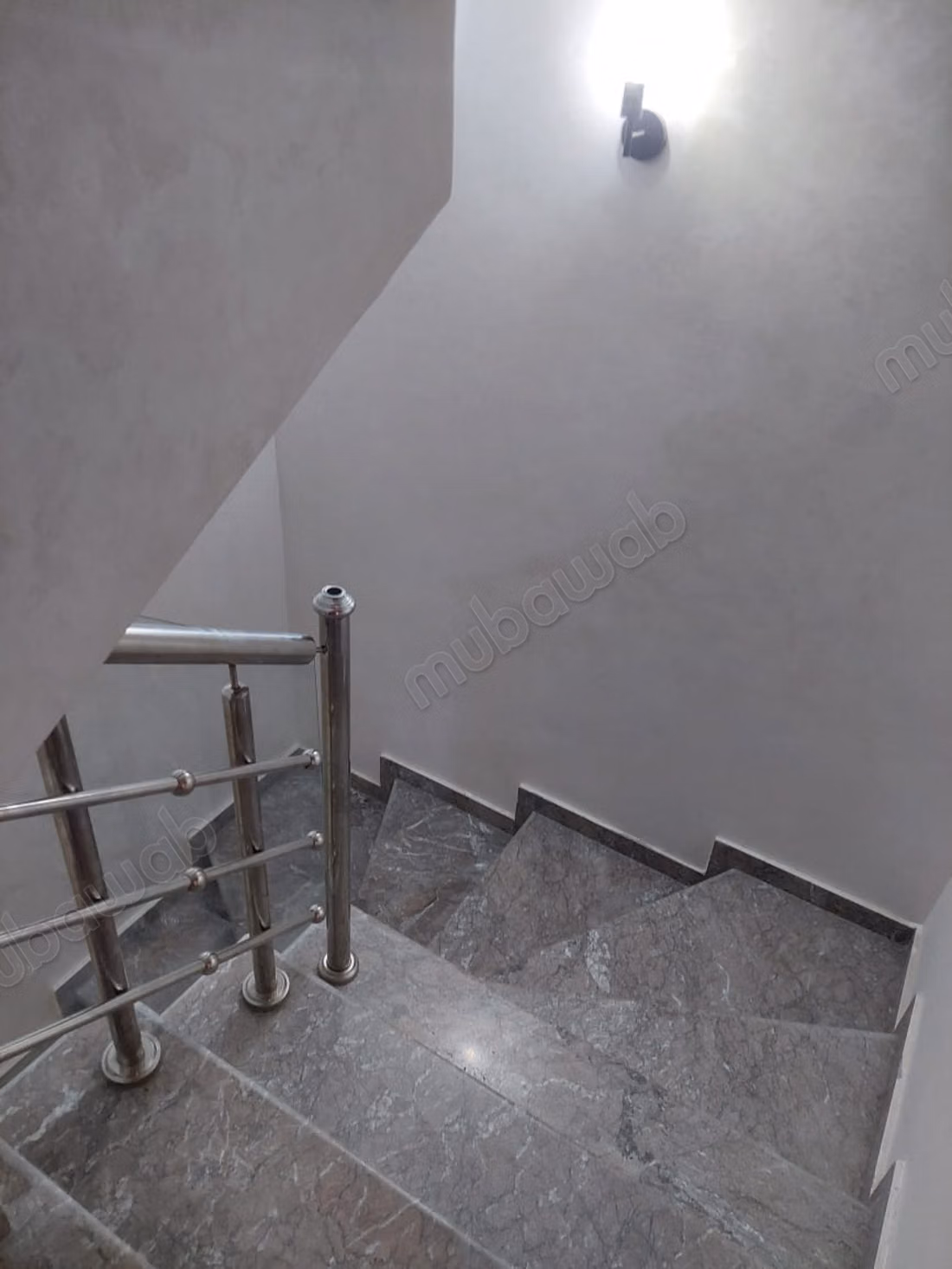 Dúplex amueblado en alquiler en el barrio avanzado cerca de todos los servicios