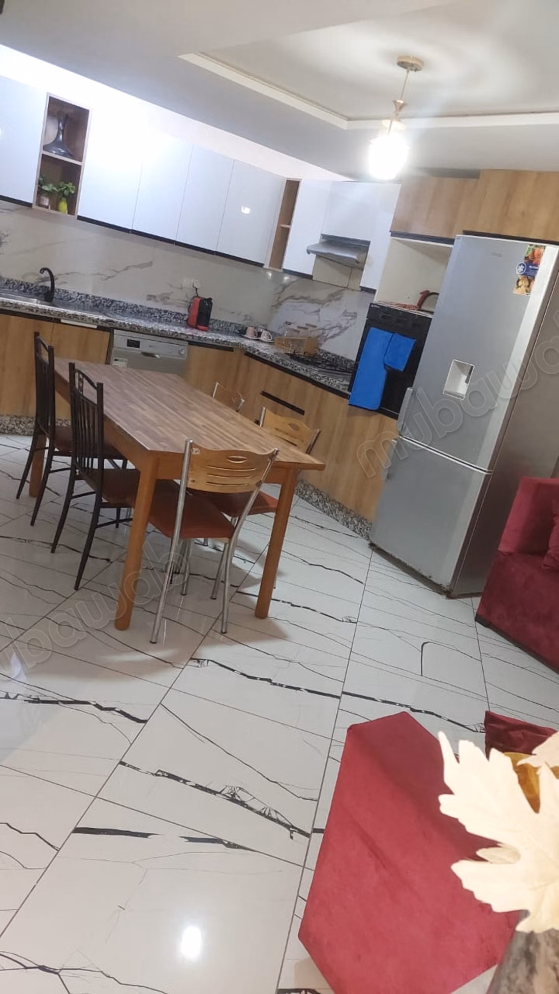 Dúplex amueblado en alquiler en el barrio avanzado cerca de todos los servicios