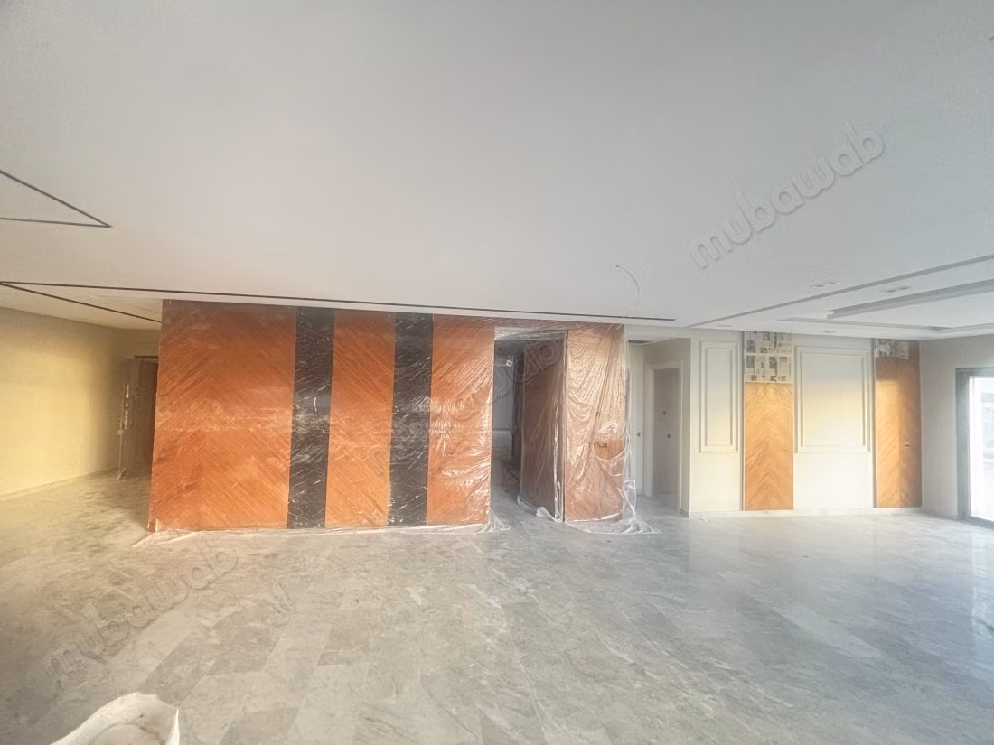 Apartment for sale in Riyad. 7 rooms. Secure door, security