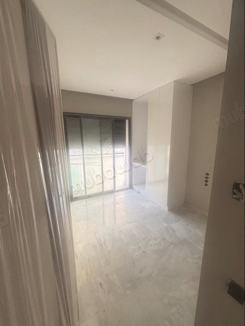 Apartment for sale in Riyad. 7 rooms. Secure door, security
