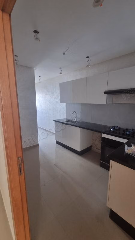 Vend appartement à Victoria. Surface totale 110 m². Résidence sécurisée
