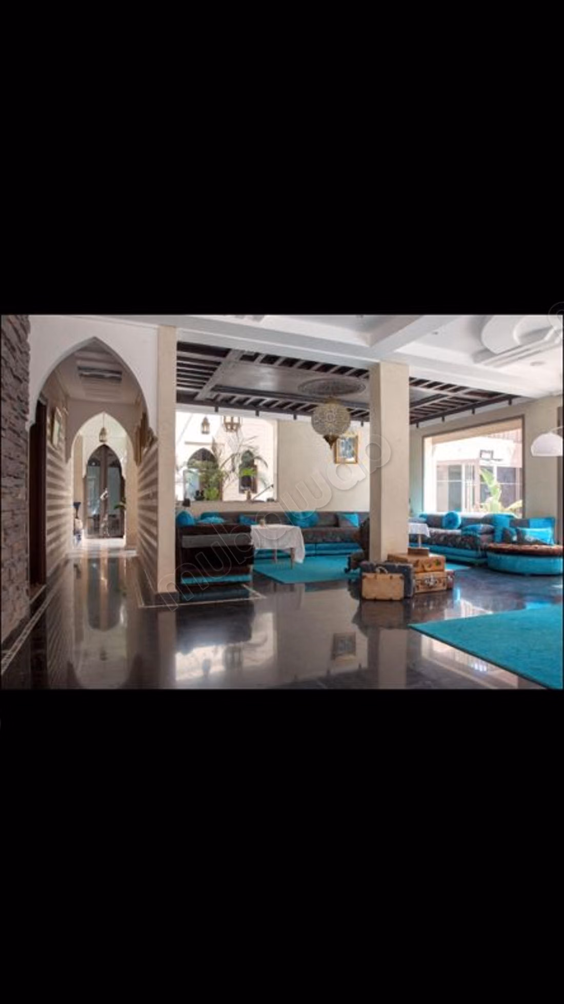 Sale of a superb riad in Ennakhil Palmeraie. 12 large rooms. Well furnished.