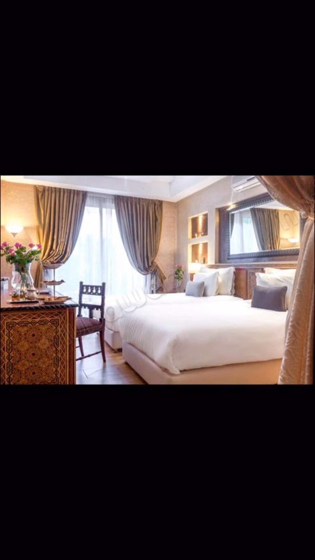 Sale of a superb riad in Ennakhil Palmeraie. 12 large rooms. Well furnished.