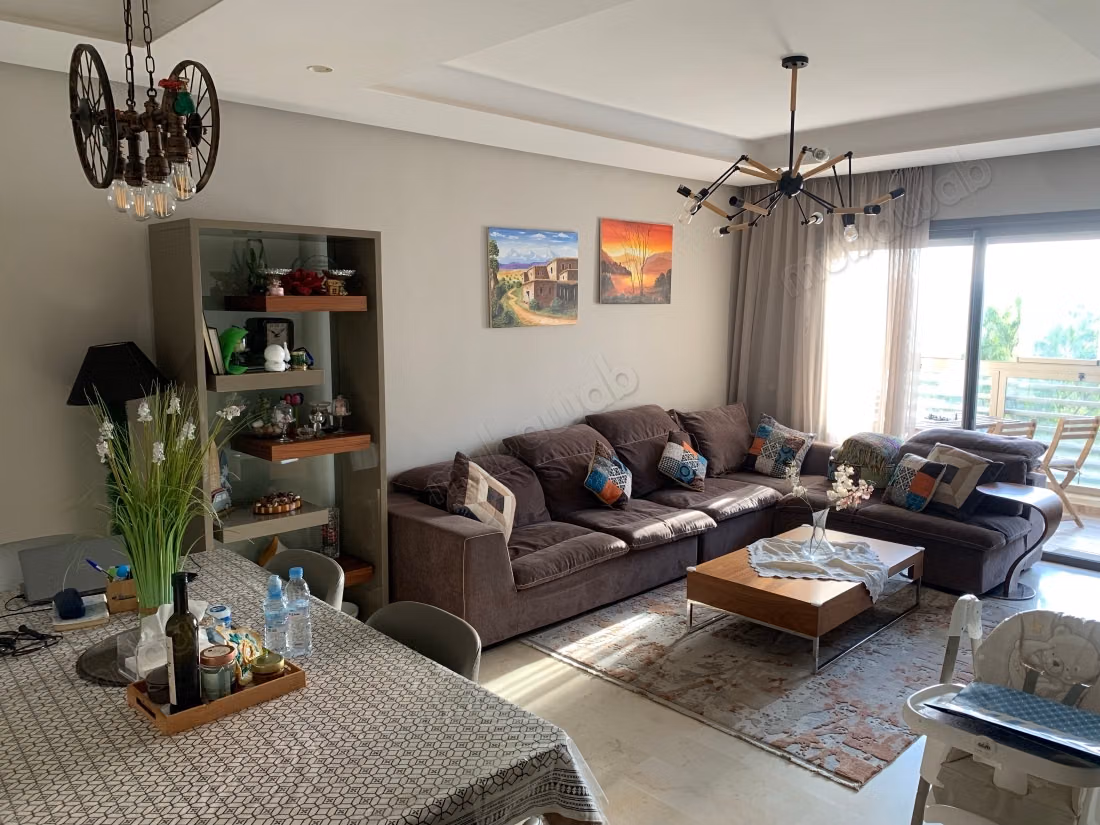 Apartamento en venta en Bouskoura. 3 habitaciones agradables. Bien amueblado