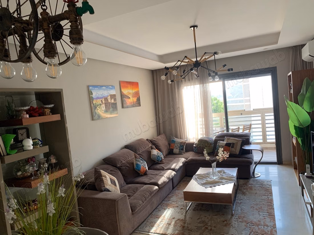 Apartamento en venta en Bouskoura. 3 habitaciones agradables. Bien amueblado