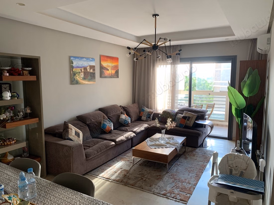 Apartamento en venta en Bouskoura. 3 habitaciones agradables. Bien amueblado