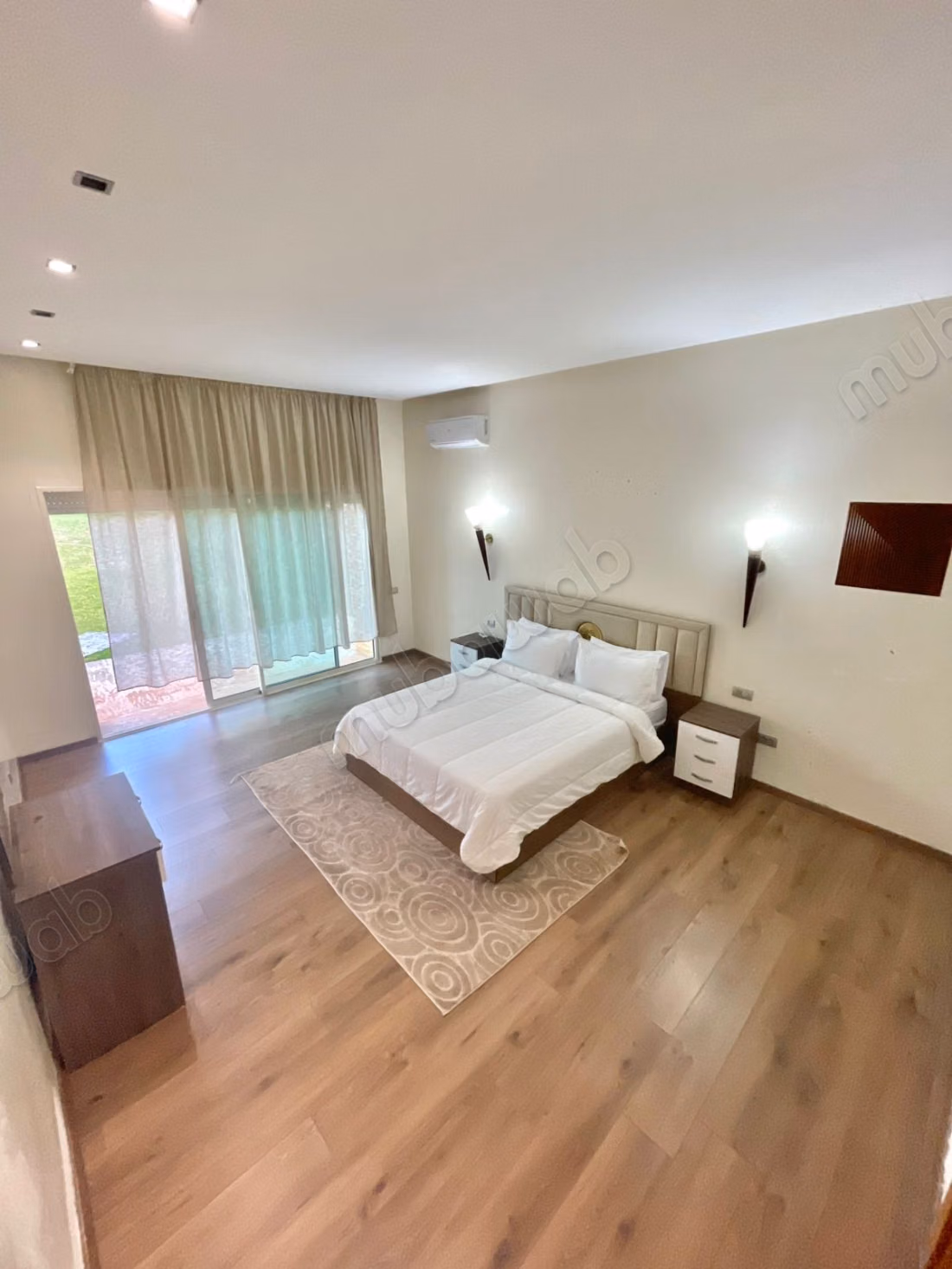 Villa de luxe à louer dans le quartier des ambassades. 5 grandes pièces. Meublé