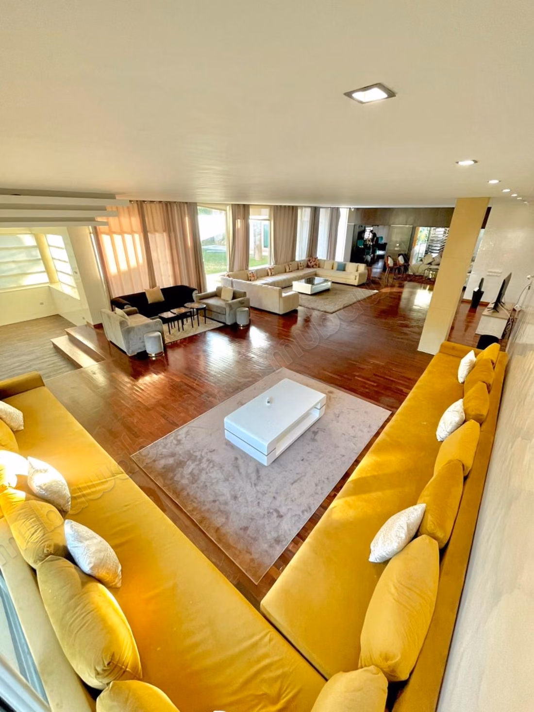 Villa de luxe à louer dans le quartier des ambassades. 5 grandes pièces. Meublé