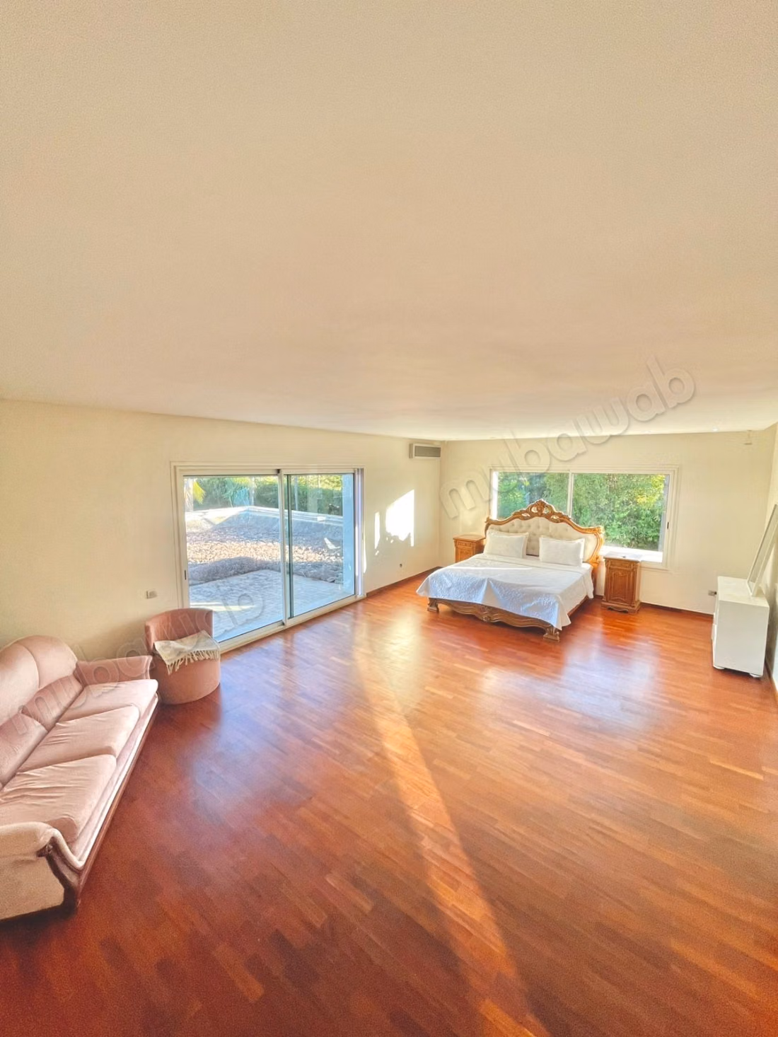 Villa de luxe à louer dans le quartier des ambassades. 5 grandes pièces. Meublé